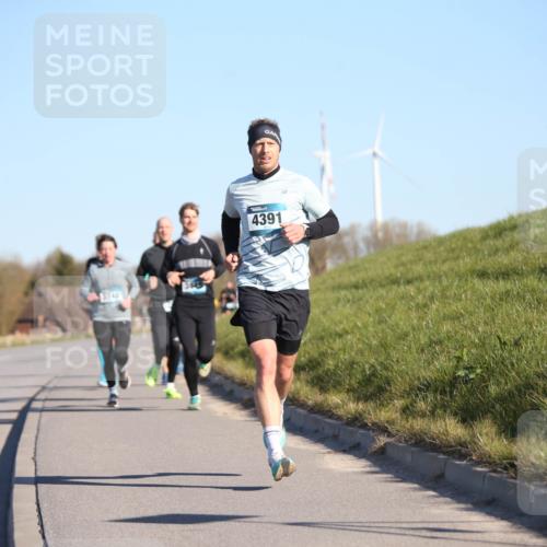 06.04.2025 - 44. Internationalen Wilhelmsburger Insellauf Jannik Wohlers http://msf.ph/oto/7605408 06.04.2025 09:22:49 Laufen 4391 meine-sportfotos.de