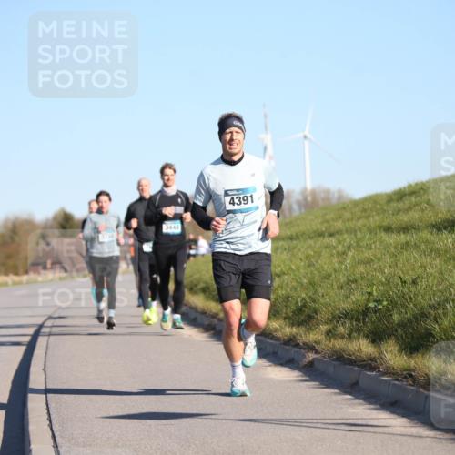 06.04.2025 - 44. Internationalen Wilhelmsburger Insellauf Jannik Wohlers http://msf.ph/oto/7605413 06.04.2025 09:22:49 Laufen 37, 43, 3448, 4391 meine-sportfotos.de
