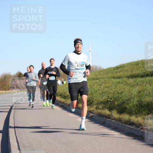 06.04.2025 - 44. Internationalen Wilhelmsburger Insellauf Jannik Wohlers http://msf.ph/oto/7605420 06.04.2025 09:22:49 Laufen 3448, 4391 meine-sportfotos.de