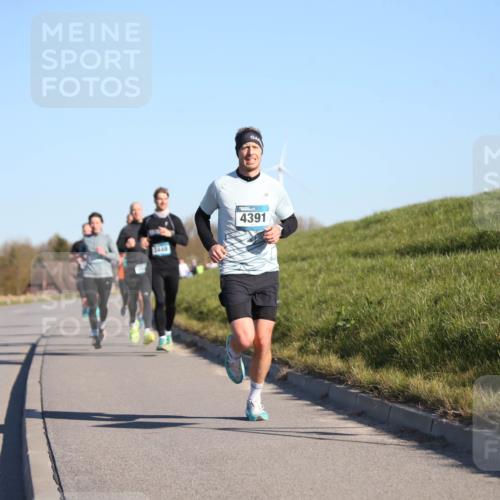 06.04.2025 - 44. Internationalen Wilhelmsburger Insellauf Jannik Wohlers http://msf.ph/oto/7605423 06.04.2025 09:22:50 Laufen 3448, 4391 meine-sportfotos.de