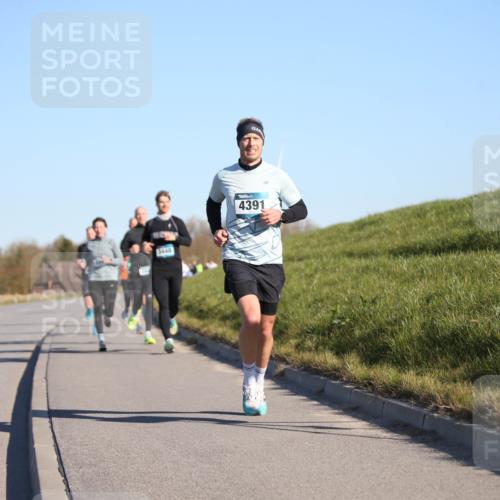 06.04.2025 - 44. Internationalen Wilhelmsburger Insellauf Jannik Wohlers http://msf.ph/oto/7609002 06.04.2025 09:22:50 Laufen 3448, 4391 meine-sportfotos.de