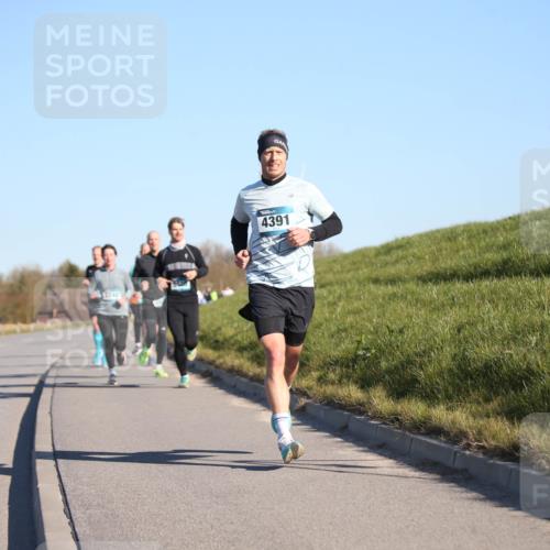 06.04.2025 - 44. Internationalen Wilhelmsburger Insellauf Jannik Wohlers http://msf.ph/oto/7609005 06.04.2025 09:22:50 Laufen 37, 48, 4391 meine-sportfotos.de