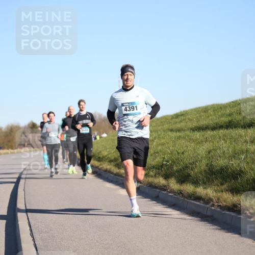 06.04.2025 - 44. Internationalen Wilhelmsburger Insellauf Jannik Wohlers http://msf.ph/oto/7609007 06.04.2025 09:22:50 Laufen 3748, 3448, 4391 meine-sportfotos.de