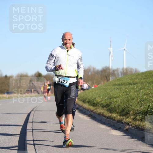 06.04.2025 - 44. Internationalen Wilhelmsburger Insellauf Jannik Wohlers http://msf.ph/oto/7609139 06.04.2025 09:23:01 Laufen 4327 meine-sportfotos.de