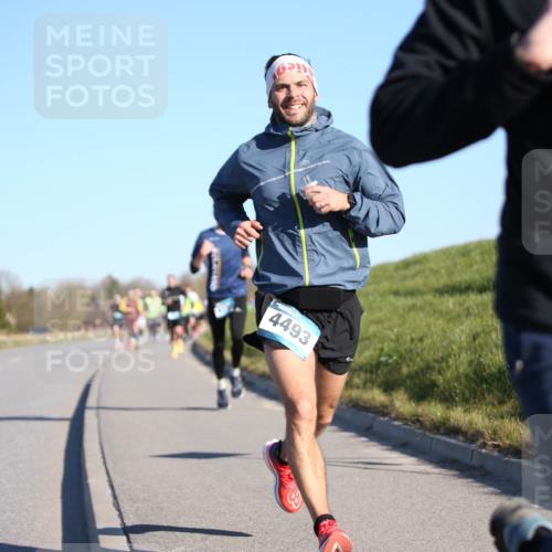 06.04.2025 - 44. Internationalen Wilhelmsburger Insellauf Jannik Wohlers http://msf.ph/oto/7609177 06.04.2025 09:23:04 Laufen 4493, 305 meine-sportfotos.de