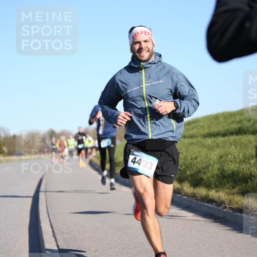 06.04.2025 - 44. Internationalen Wilhelmsburger Insellauf Jannik Wohlers http://msf.ph/oto/7609179 06.04.2025 09:23:05 Laufen 4493 meine-sportfotos.de