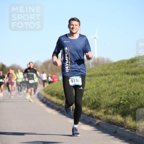 06.04.2025 - 44. Internationalen Wilhelmsburger Insellauf Jannik Wohlers http://msf.ph/oto/7609182 06.04.2025 09:23:05 Laufen 4195, 4 meine-sportfotos.de