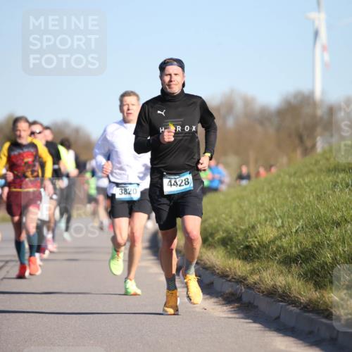 06.04.2025 - 44. Internationalen Wilhelmsburger Insellauf Jannik Wohlers http://msf.ph/oto/7609198 06.04.2025 09:23:09 Laufen 3820, 4428 meine-sportfotos.de