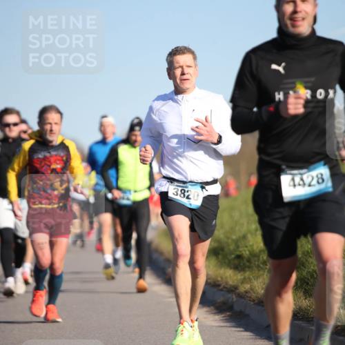 06.04.2025 - 44. Internationalen Wilhelmsburger Insellauf Jannik Wohlers http://msf.ph/oto/7609214 06.04.2025 09:23:11 Laufen 3820, 4428 meine-sportfotos.de