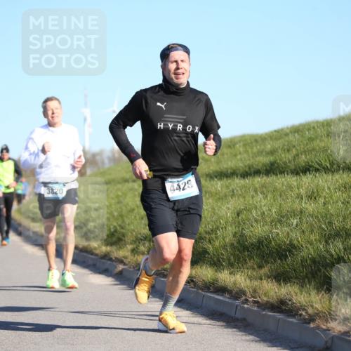 06.04.2025 - 44. Internationalen Wilhelmsburger Insellauf Jannik Wohlers http://msf.ph/oto/7609220 06.04.2025 09:23:12 Laufen 3820, 4428 meine-sportfotos.de