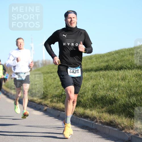 06.04.2025 - 44. Internationalen Wilhelmsburger Insellauf Jannik Wohlers http://msf.ph/oto/7609223 06.04.2025 09:23:12 Laufen 3820, 4428 meine-sportfotos.de