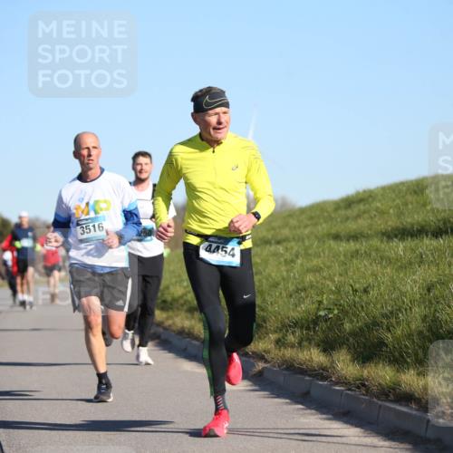 06.04.2025 - 44. Internationalen Wilhelmsburger Insellauf Jannik Wohlers http://msf.ph/oto/7609329 06.04.2025 09:23:22 Laufen 3516, 4454 meine-sportfotos.de