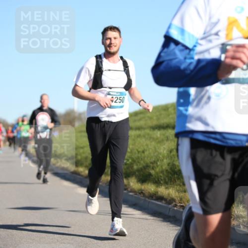 06.04.2025 - 44. Internationalen Wilhelmsburger Insellauf Jannik Wohlers http://msf.ph/oto/7609337 06.04.2025 09:23:24 Laufen 250, 916 meine-sportfotos.de