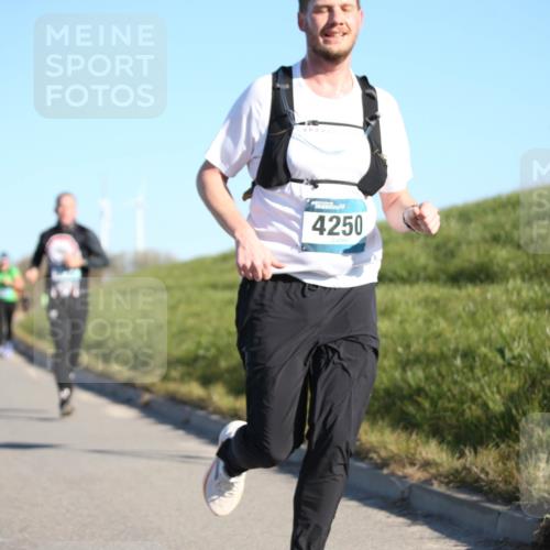 06.04.2025 - 44. Internationalen Wilhelmsburger Insellauf Jannik Wohlers http://msf.ph/oto/7609347 06.04.2025 09:23:25 Laufen 4250 meine-sportfotos.de