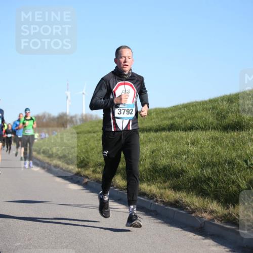 06.04.2025 - 44. Internationalen Wilhelmsburger Insellauf Jannik Wohlers http://msf.ph/oto/7609360 06.04.2025 09:23:27 Laufen 3284, 3792 meine-sportfotos.de