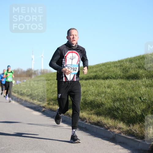 06.04.2025 - 44. Internationalen Wilhelmsburger Insellauf Jannik Wohlers http://msf.ph/oto/7609362 06.04.2025 09:23:27 Laufen 328, 3792 meine-sportfotos.de