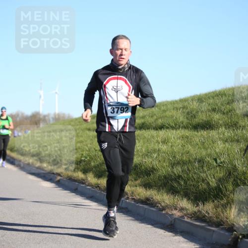 06.04.2025 - 44. Internationalen Wilhelmsburger Insellauf Jannik Wohlers http://msf.ph/oto/7609366 06.04.2025 09:23:27 Laufen 3, 3792 meine-sportfotos.de