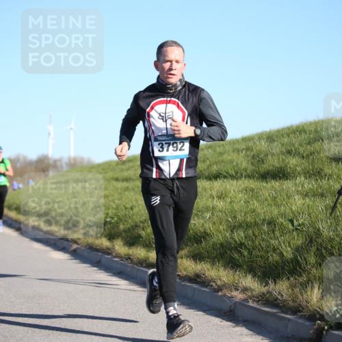 06.04.2025 - 44. Internationalen Wilhelmsburger Insellauf Jannik Wohlers http://msf.ph/oto/7609369 06.04.2025 09:23:27 Laufen 3792 meine-sportfotos.de