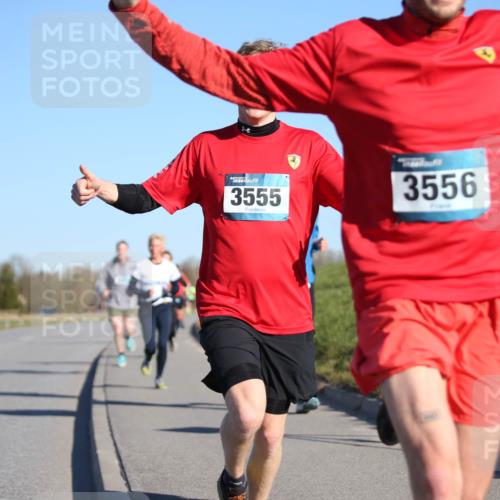 06.04.2025 - 44. Internationalen Wilhelmsburger Insellauf Jannik Wohlers http://msf.ph/oto/7609459 06.04.2025 09:23:32 Laufen 3555, 3556, 461 meine-sportfotos.de