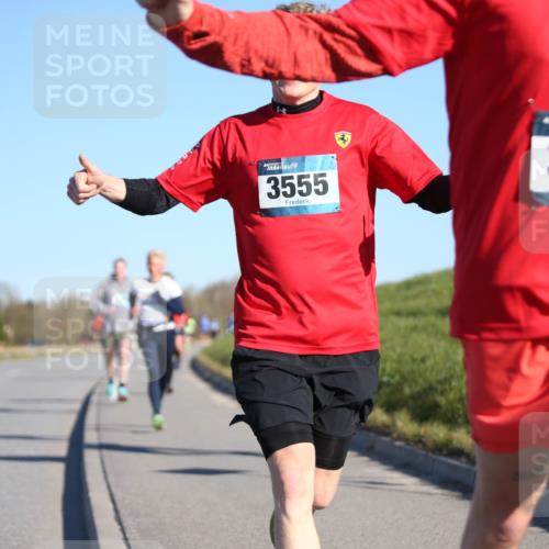 06.04.2025 - 44. Internationalen Wilhelmsburger Insellauf Jannik Wohlers http://msf.ph/oto/7609464 06.04.2025 09:23:32 Laufen 3555, 3556 meine-sportfotos.de