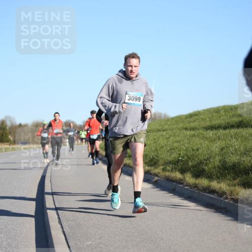 06.04.2025 - 44. Internationalen Wilhelmsburger Insellauf Jannik Wohlers http://msf.ph/oto/7609489 06.04.2025 09:23:35 Laufen 3099 meine-sportfotos.de