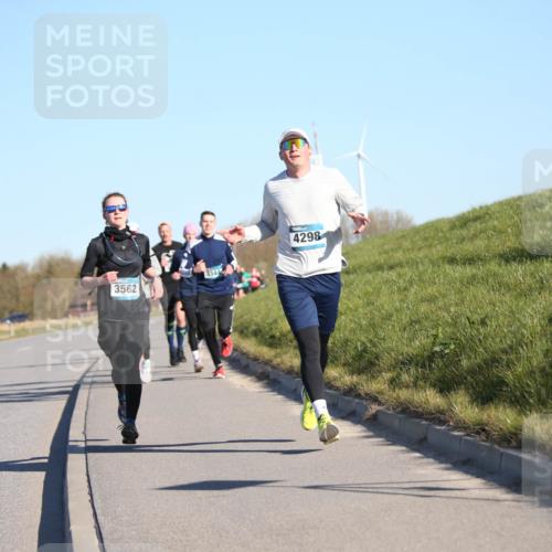 06.04.2025 - 44. Internationalen Wilhelmsburger Insellauf Jannik Wohlers http://msf.ph/oto/7609742 06.04.2025 09:24:07 Laufen 3562, 3344, 4298 meine-sportfotos.de