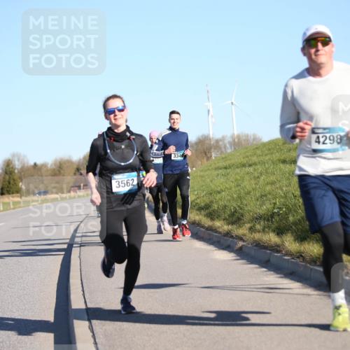 06.04.2025 - 44. Internationalen Wilhelmsburger Insellauf Jannik Wohlers http://msf.ph/oto/7609763 06.04.2025 09:24:08 Laufen 3562, 3344, 4298 meine-sportfotos.de