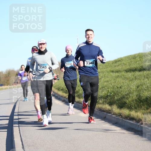 06.04.2025 - 44. Internationalen Wilhelmsburger Insellauf Jannik Wohlers http://msf.ph/oto/7609771 06.04.2025 09:24:10 Laufen 3195, 3343, 45, 3344 meine-sportfotos.de