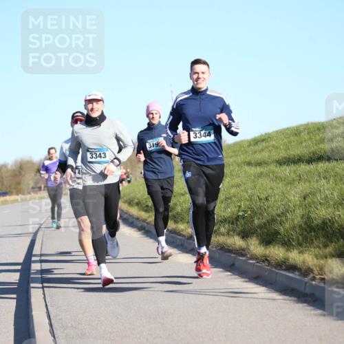 06.04.2025 - 44. Internationalen Wilhelmsburger Insellauf Jannik Wohlers http://msf.ph/oto/7609774 06.04.2025 09:24:10 Laufen 3343, 319, 3344 meine-sportfotos.de