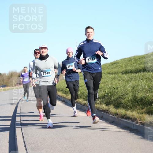 06.04.2025 - 44. Internationalen Wilhelmsburger Insellauf Jannik Wohlers http://msf.ph/oto/7609776 06.04.2025 09:24:10 Laufen 3343, 3195, 3344 meine-sportfotos.de