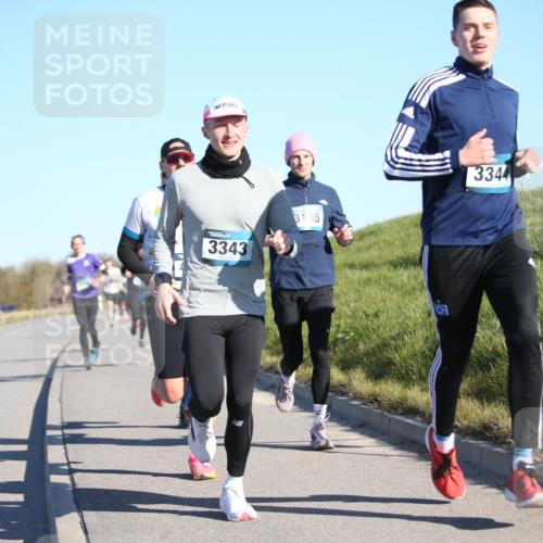 06.04.2025 - 44. Internationalen Wilhelmsburger Insellauf Jannik Wohlers http://msf.ph/oto/7609801 06.04.2025 09:24:11 Laufen 3343, 3195, 3344 meine-sportfotos.de