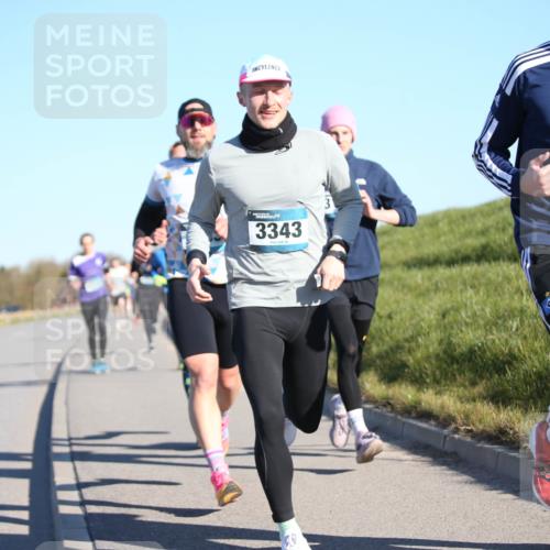 06.04.2025 - 44. Internationalen Wilhelmsburger Insellauf Jannik Wohlers http://msf.ph/oto/7609808 06.04.2025 09:24:12 Laufen 3343, 3344 meine-sportfotos.de