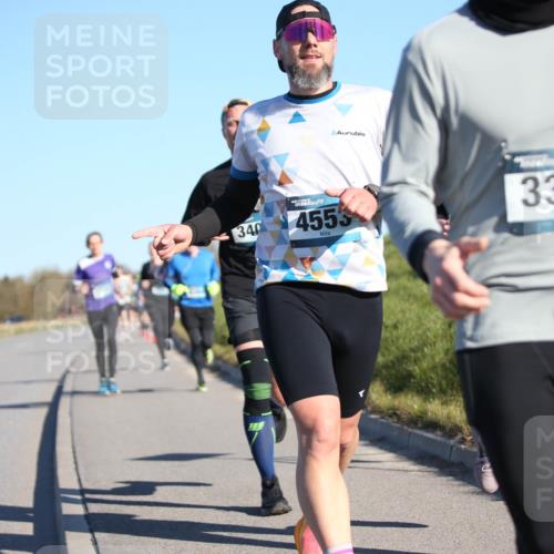 06.04.2025 - 44. Internationalen Wilhelmsburger Insellauf Jannik Wohlers http://msf.ph/oto/7609818 06.04.2025 09:24:12 Laufen 340, 4553, 3343 meine-sportfotos.de