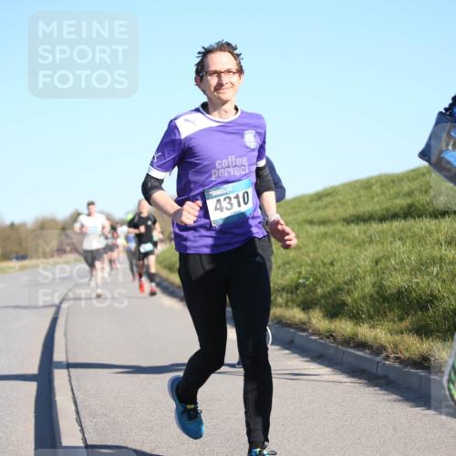 06.04.2025 - 44. Internationalen Wilhelmsburger Insellauf Jannik Wohlers http://msf.ph/oto/7609872 06.04.2025 09:24:16 Laufen 4310, 1360 meine-sportfotos.de