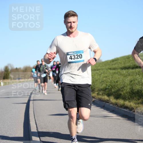 06.04.2025 - 44. Internationalen Wilhelmsburger Insellauf Jannik Wohlers http://msf.ph/oto/7609922 06.04.2025 09:24:21 Laufen 4320, 3323 meine-sportfotos.de
