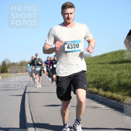 06.04.2025 - 44. Internationalen Wilhelmsburger Insellauf Jannik Wohlers http://msf.ph/oto/7609924 06.04.2025 09:24:22 Laufen 4320, 3323 meine-sportfotos.de