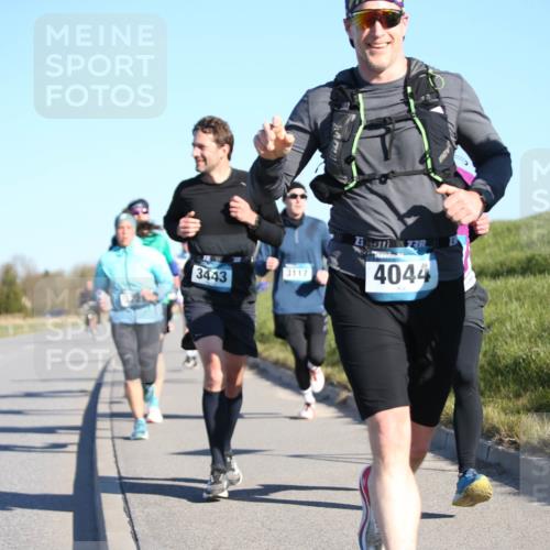 06.04.2025 - 44. Internationalen Wilhelmsburger Insellauf Jannik Wohlers http://msf.ph/oto/7609997 06.04.2025 09:24:26 Laufen 3443, 3117, 4044 meine-sportfotos.de
