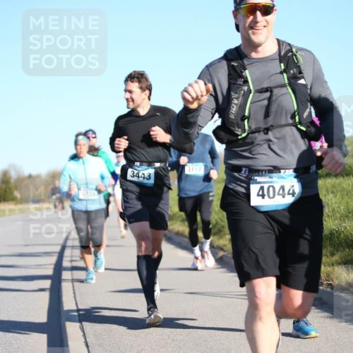 06.04.2025 - 44. Internationalen Wilhelmsburger Insellauf Jannik Wohlers http://msf.ph/oto/7610000 06.04.2025 09:24:27 Laufen 3721, 3443, 3117, 4044 meine-sportfotos.de
