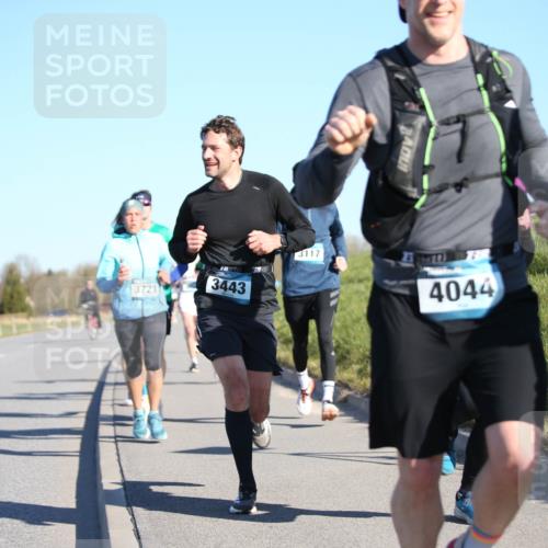 06.04.2025 - 44. Internationalen Wilhelmsburger Insellauf Jannik Wohlers http://msf.ph/oto/7610003 06.04.2025 09:24:27 Laufen 3721, 3443, 3117, 4044 meine-sportfotos.de