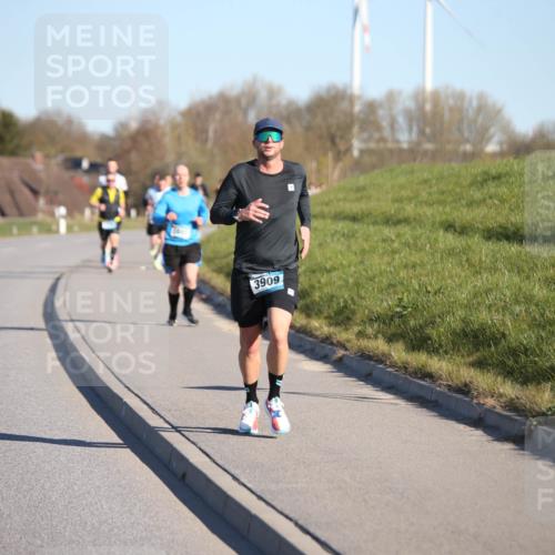 06.04.2025 - 44. Internationalen Wilhelmsburger Insellauf Jannik Wohlers http://msf.ph/oto/7610308 06.04.2025 09:25:43 Laufen 3808, 3909 meine-sportfotos.de