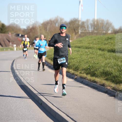 06.04.2025 - 44. Internationalen Wilhelmsburger Insellauf Jannik Wohlers http://msf.ph/oto/7610311 06.04.2025 09:25:43 Laufen 3806, 3909 meine-sportfotos.de