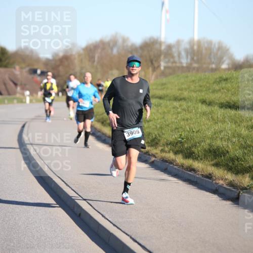 06.04.2025 - 44. Internationalen Wilhelmsburger Insellauf Jannik Wohlers http://msf.ph/oto/7610317 06.04.2025 09:25:43 Laufen 3808, 3909 meine-sportfotos.de