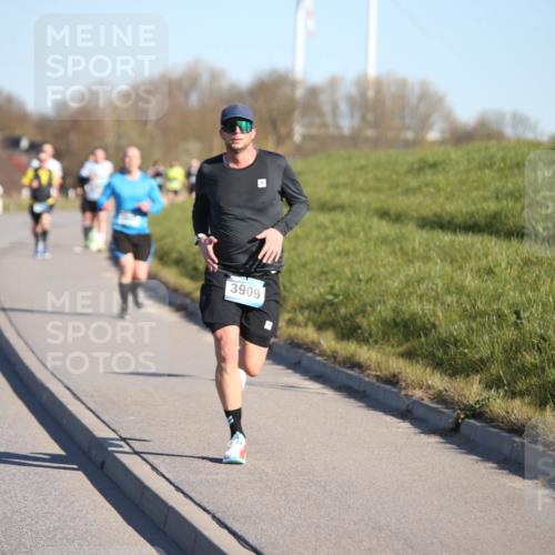 06.04.2025 - 44. Internationalen Wilhelmsburger Insellauf Jannik Wohlers http://msf.ph/oto/7610329 06.04.2025 09:25:43 Laufen 3909 meine-sportfotos.de