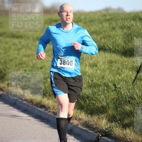06.04.2025 - 44. Internationalen Wilhelmsburger Insellauf Jannik Wohlers http://msf.ph/oto/7610345 06.04.2025 09:25:48 Laufen 3806 meine-sportfotos.de