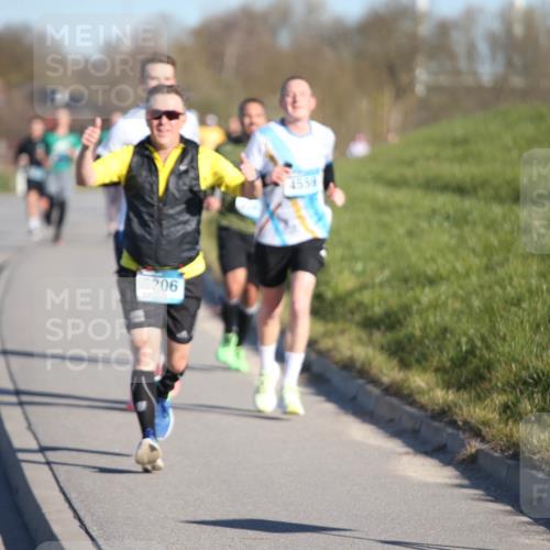06.04.2025 - 44. Internationalen Wilhelmsburger Insellauf Jannik Wohlers http://msf.ph/oto/7610360 06.04.2025 09:25:51 Laufen 5206, 4559 meine-sportfotos.de