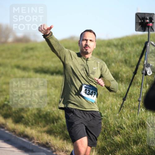 06.04.2025 - 44. Internationalen Wilhelmsburger Insellauf Jannik Wohlers http://msf.ph/oto/7610419 06.04.2025 09:25:57 Laufen 4347 meine-sportfotos.de
