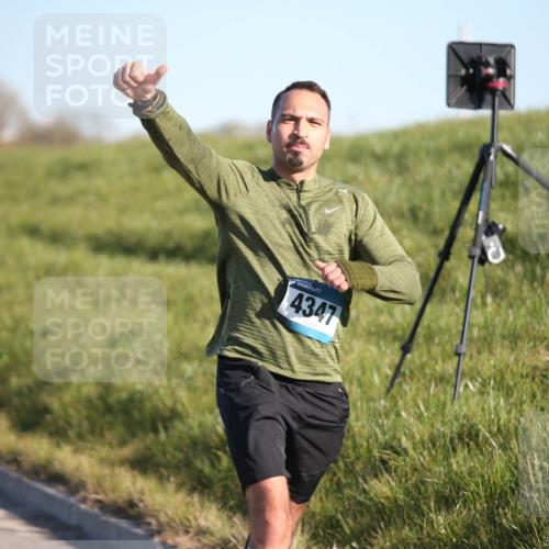 06.04.2025 - 44. Internationalen Wilhelmsburger Insellauf Jannik Wohlers http://msf.ph/oto/7610422 06.04.2025 09:25:57 Laufen 4347 meine-sportfotos.de