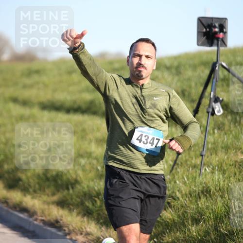 06.04.2025 - 44. Internationalen Wilhelmsburger Insellauf Jannik Wohlers http://msf.ph/oto/7610425 06.04.2025 09:25:57 Laufen 4347 meine-sportfotos.de