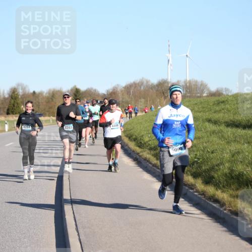 06.04.2025 - 44. Internationalen Wilhelmsburger Insellauf Jannik Wohlers http://msf.ph/oto/7610893 06.04.2025 09:26:37 Laufen 4284, 4283, 4449, 5095 meine-sportfotos.de