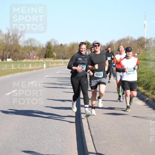 06.04.2025 - 44. Internationalen Wilhelmsburger Insellauf Jannik Wohlers http://msf.ph/oto/7610926 06.04.2025 09:26:39 Laufen 4224, 4449, 4283 meine-sportfotos.de